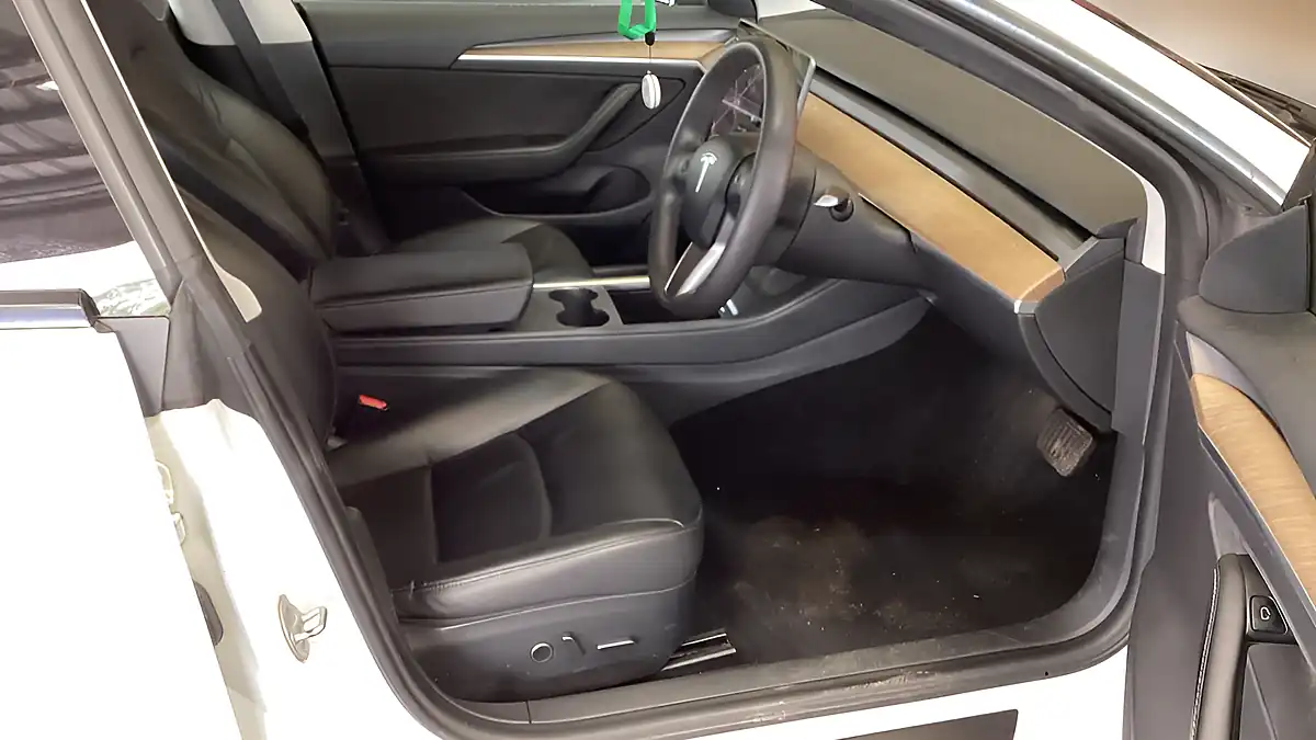 Used 2021 Tesla Model 3 Standard Range Plus White - Interior and Exterior details 9