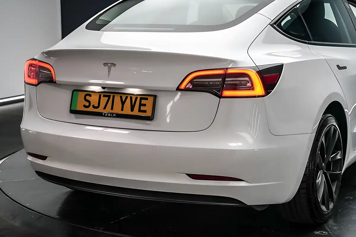 Used 2021 Tesla Model 3 Standard Range Plus White - Interior and Exterior details 12