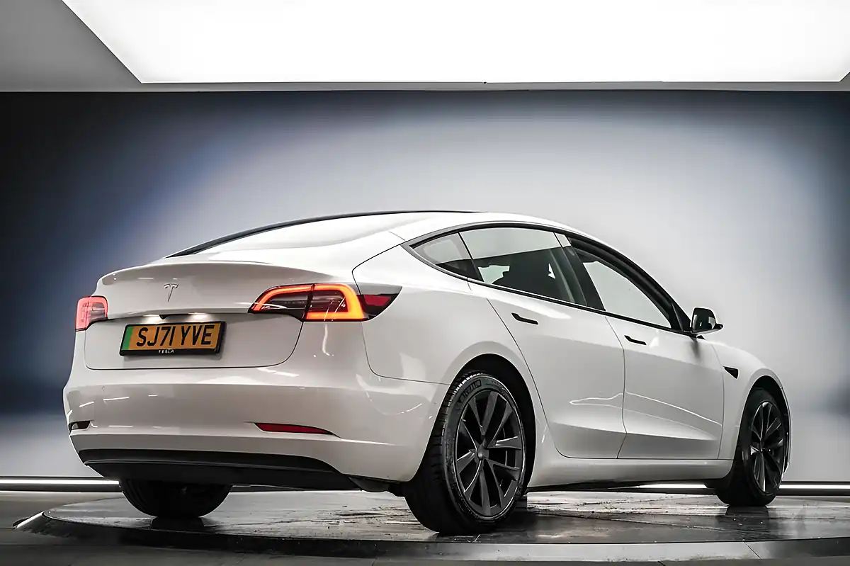 Used 2021 Tesla Model 3 Standard Range Plus White - Interior and Exterior details 3