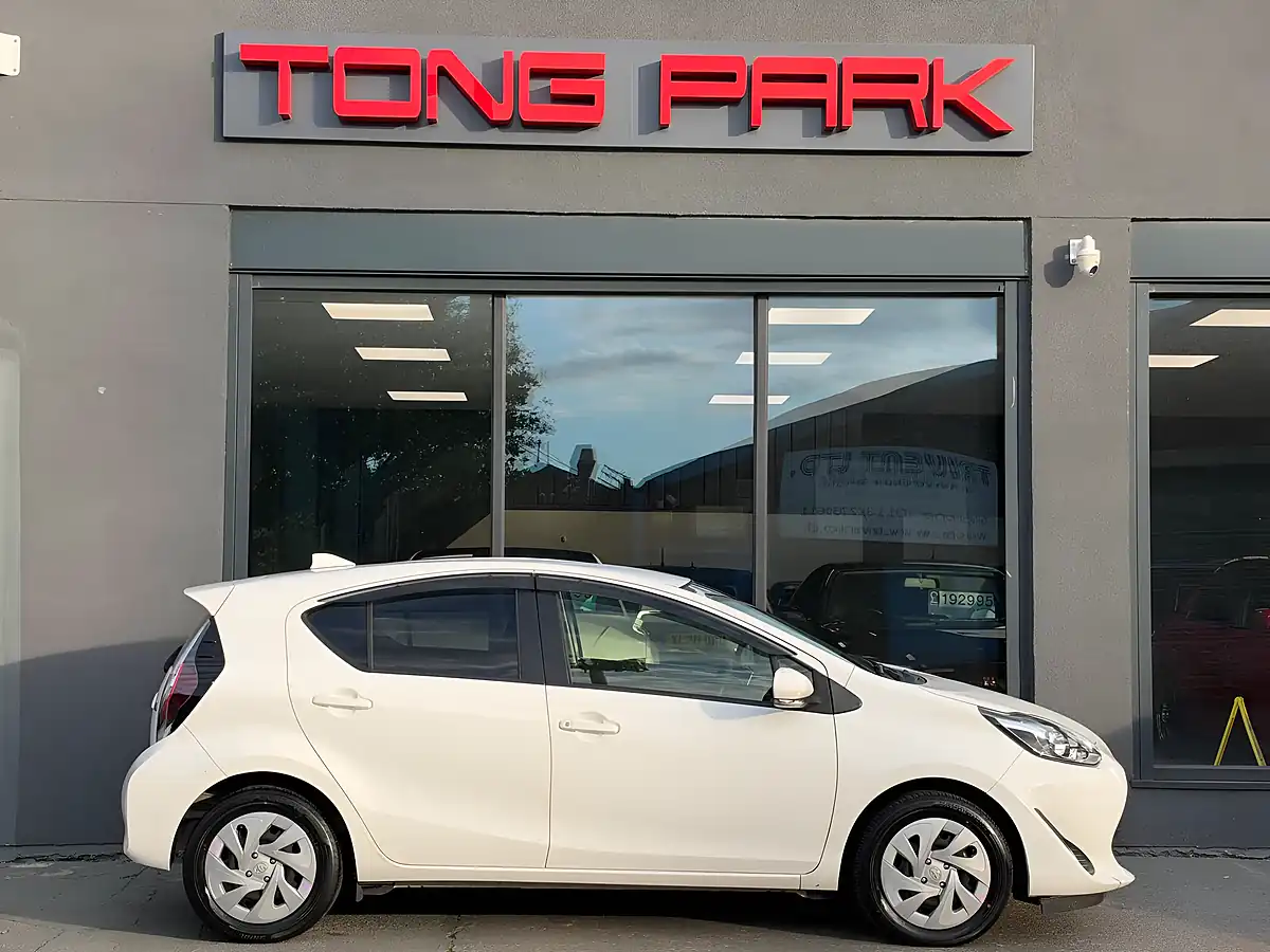 Used 2021 Toyota Aqua White - Interior and Exterior details 7