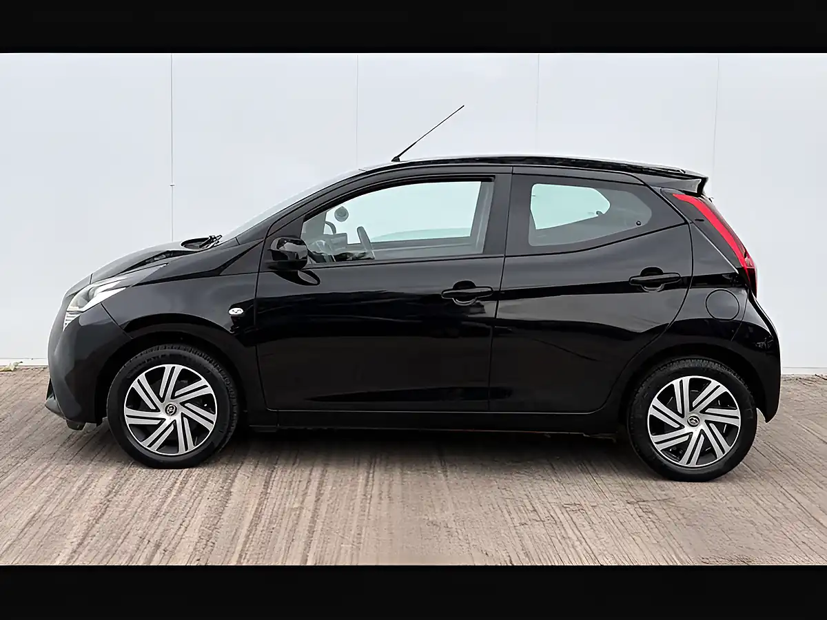 Used 2021 Toyota Aygo X-Play Bold Black - Interior and Exterior details 17
