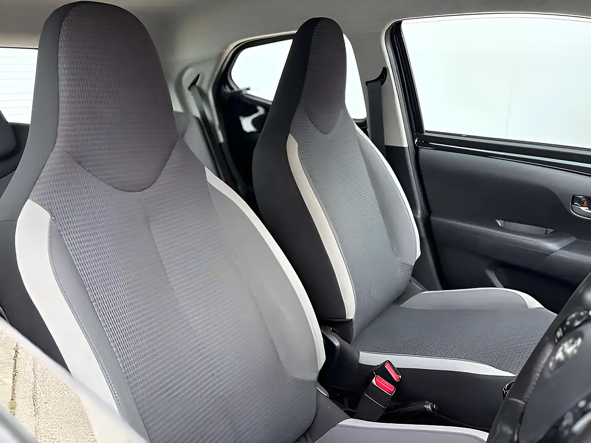 Used 2021 Toyota Aygo X-Play Bold Black - Interior and Exterior details 9