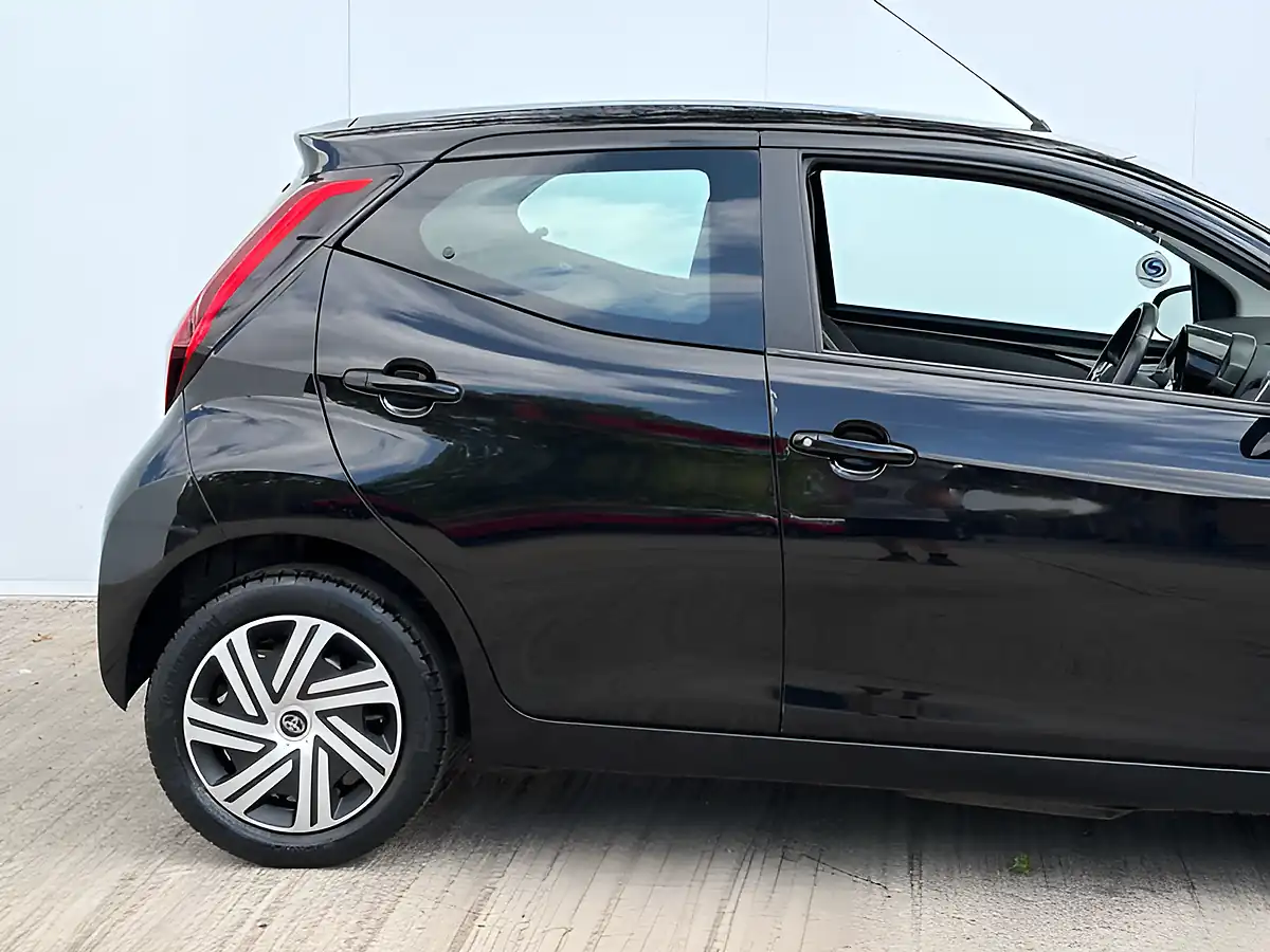 Used 2021 Toyota Aygo X-Play Bold Black - Interior and Exterior details 9