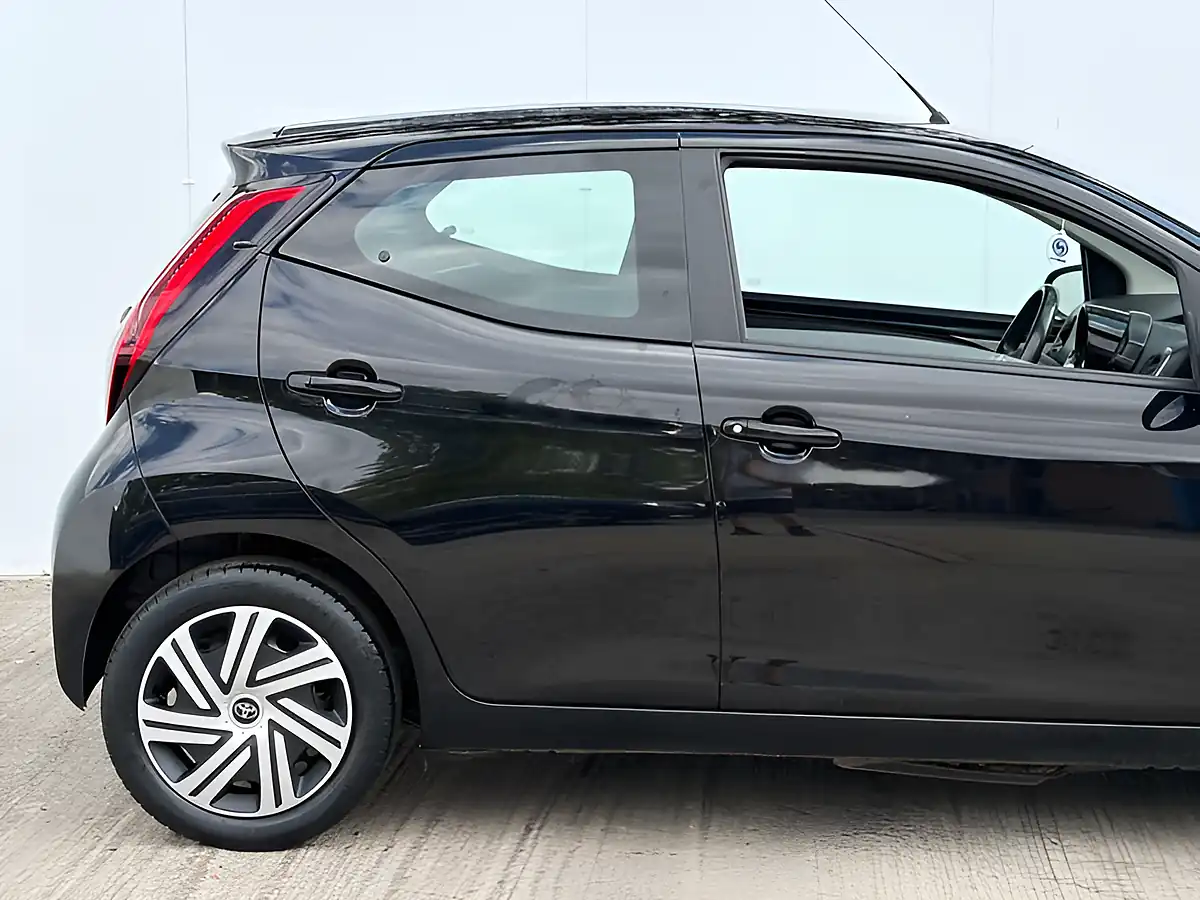 Used 2021 Toyota Aygo X-Play Bold Black - Interior and Exterior details 9