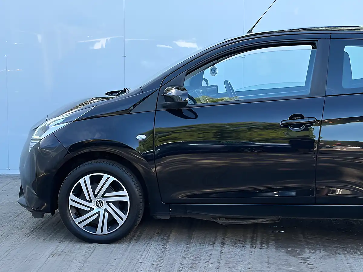 Used 2021 Toyota Aygo X-Play Bold Black - Interior and Exterior details 13