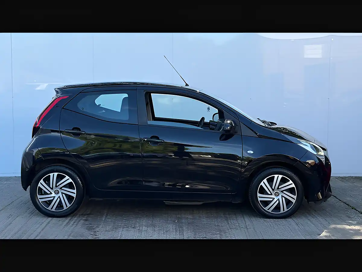 Used 2021 Toyota Aygo X-Play Bold Black - Interior and Exterior details 5