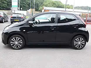 Used 2021 Toyota Aygo X-Play Bold Black Metallic - Interior and Exterior details 10