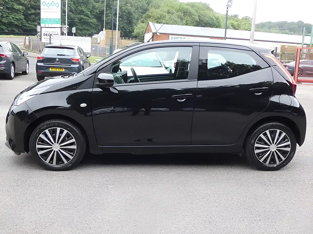 Used 2021 Toyota Aygo X-Play Bold Black Metallic - Interior and Exterior details 10