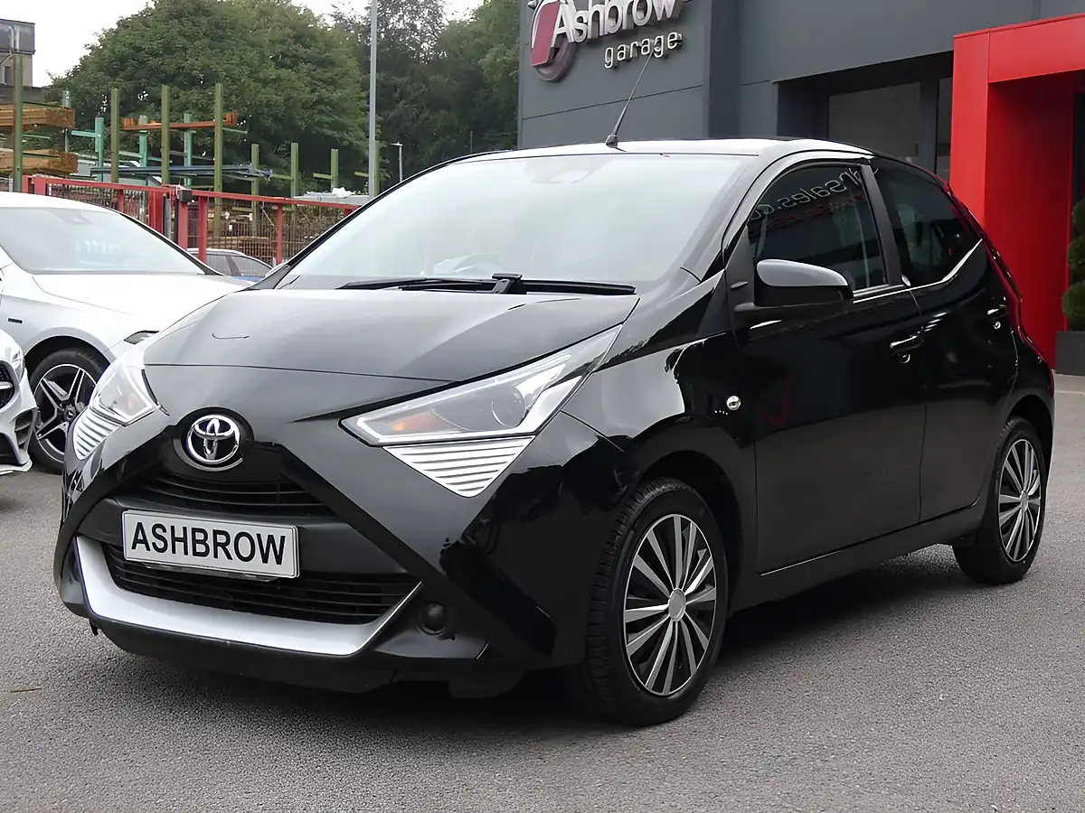 Used 2021 Toyota Aygo X-Play Bold Black Metallic - Interior and Exterior details 8