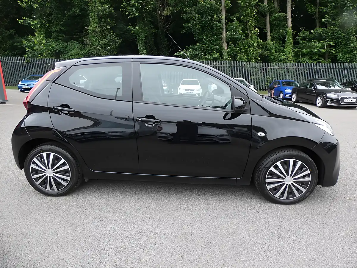 Used 2021 Toyota Aygo X-Play Bold Black Metallic - Interior and Exterior details 9