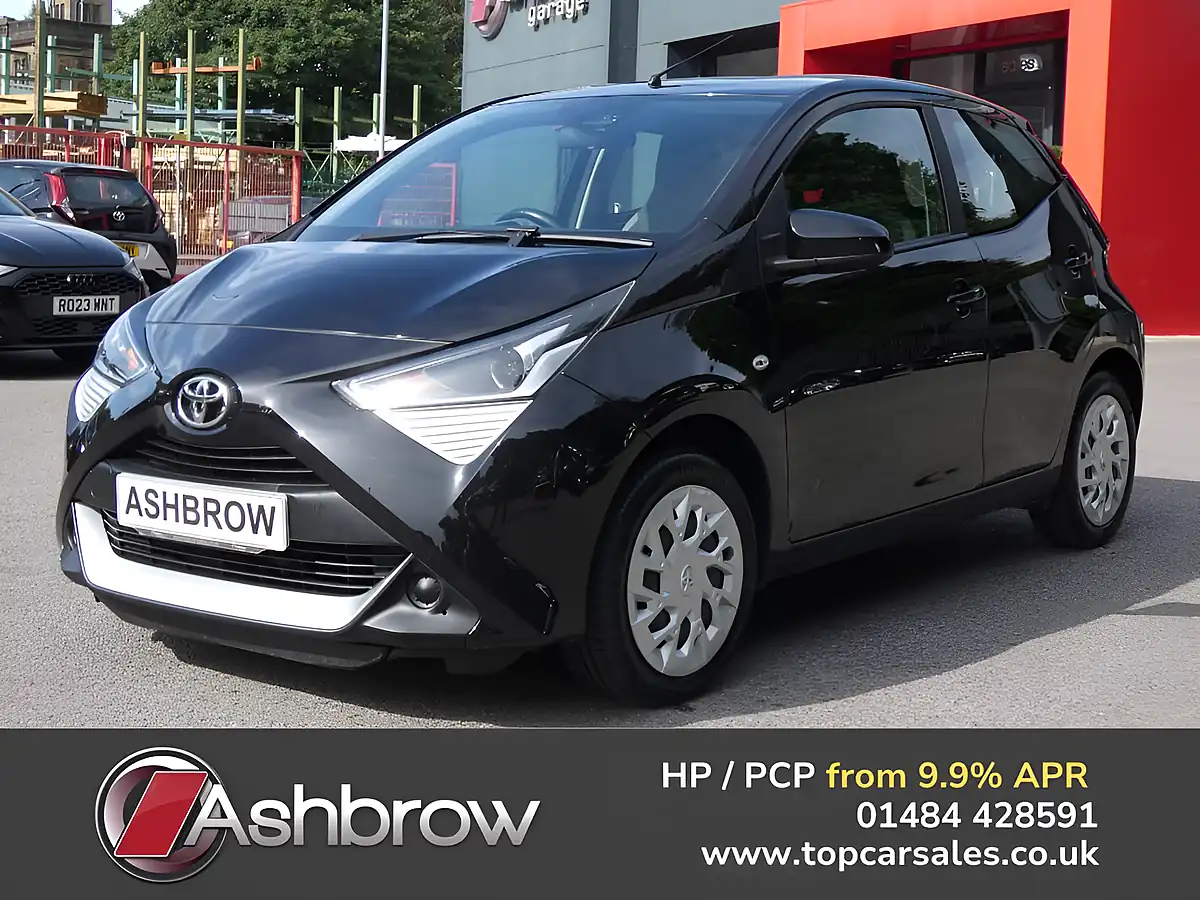 Used 2021 Toyota Aygo X-Play Bold Black Metallic - Front View