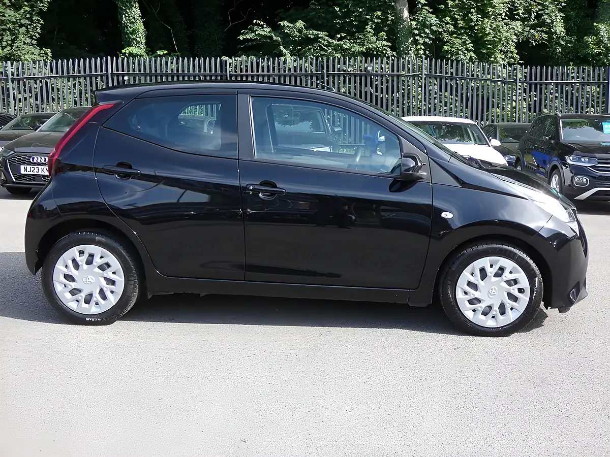 Used 2021 Toyota Aygo X-Play Bold Black Metallic - Interior and Exterior details 9