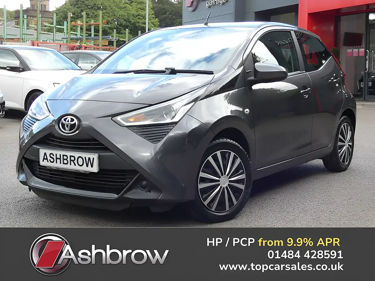 Used 2021 Toyota Aygo X-Play Decuma Grey Metallic - Front View