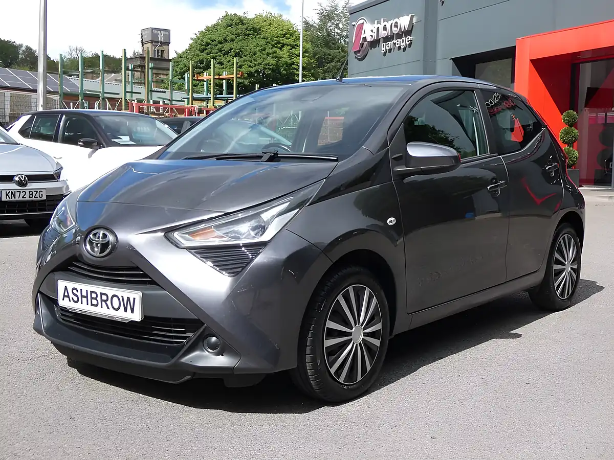 Used 2021 Toyota Aygo X-Play Decuma Grey Metallic - Interior and Exterior details 8