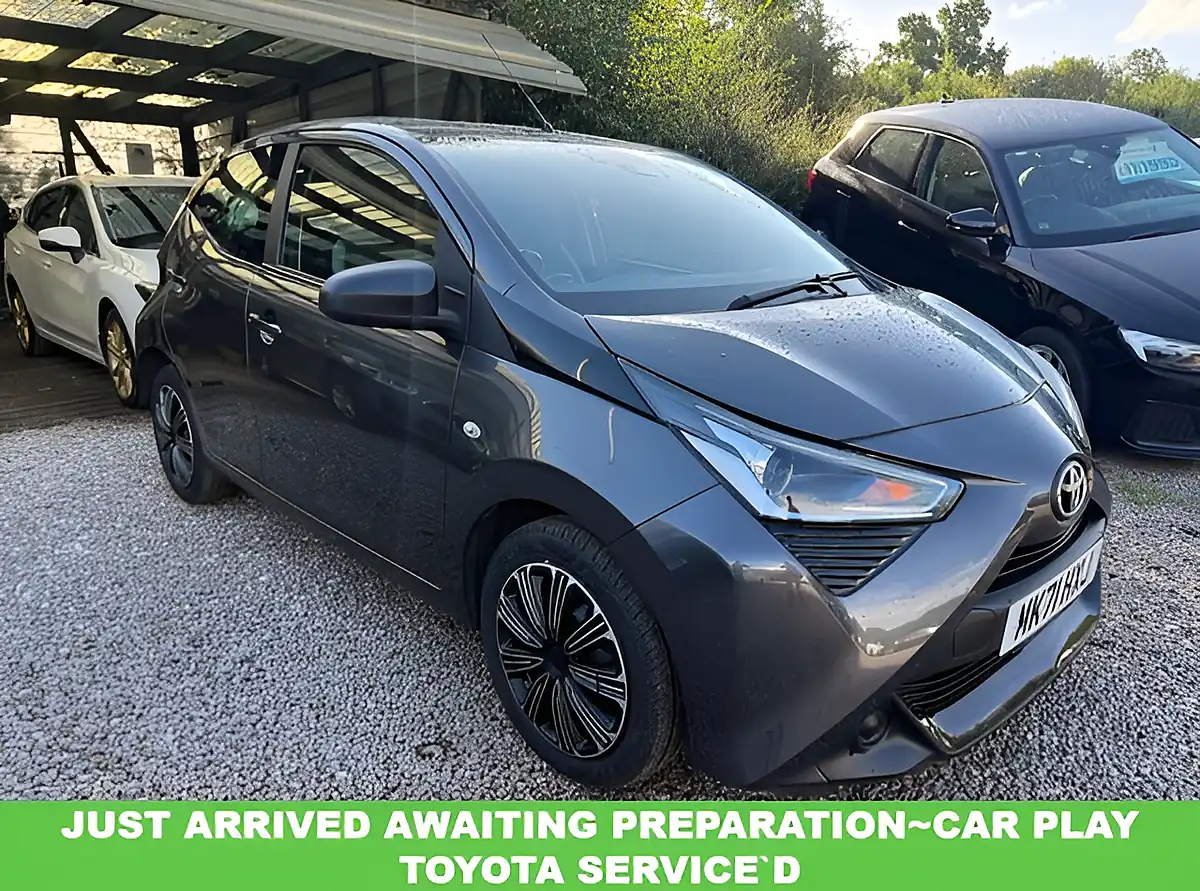 Used 2021 Toyota Aygo X-Play Grey - Front View