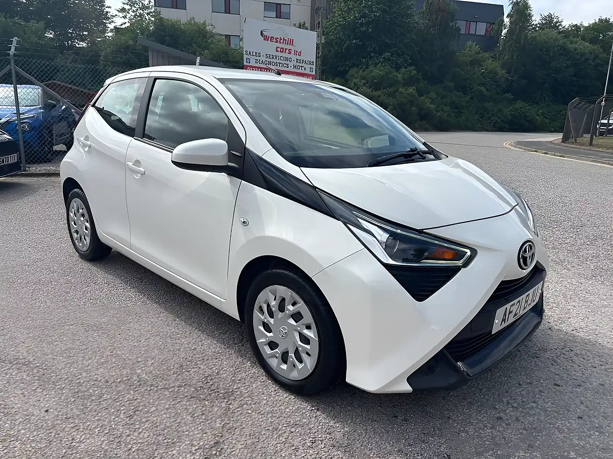 Used 2021 Toyota Aygo X-Play White - Front View