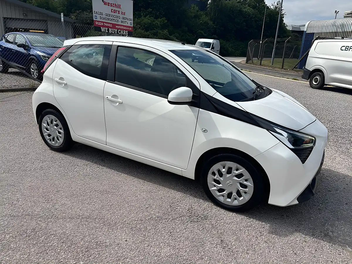 Used 2021 Toyota Aygo X-Play White - Interior and Exterior details 5