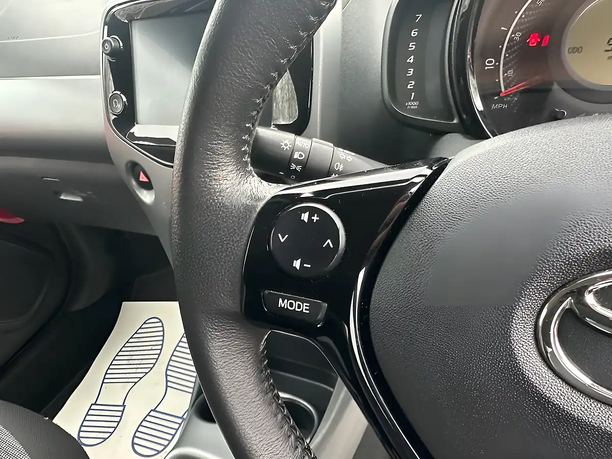 Used 2021 Toyota Aygo X-Trend Red - Interior and Exterior details 18