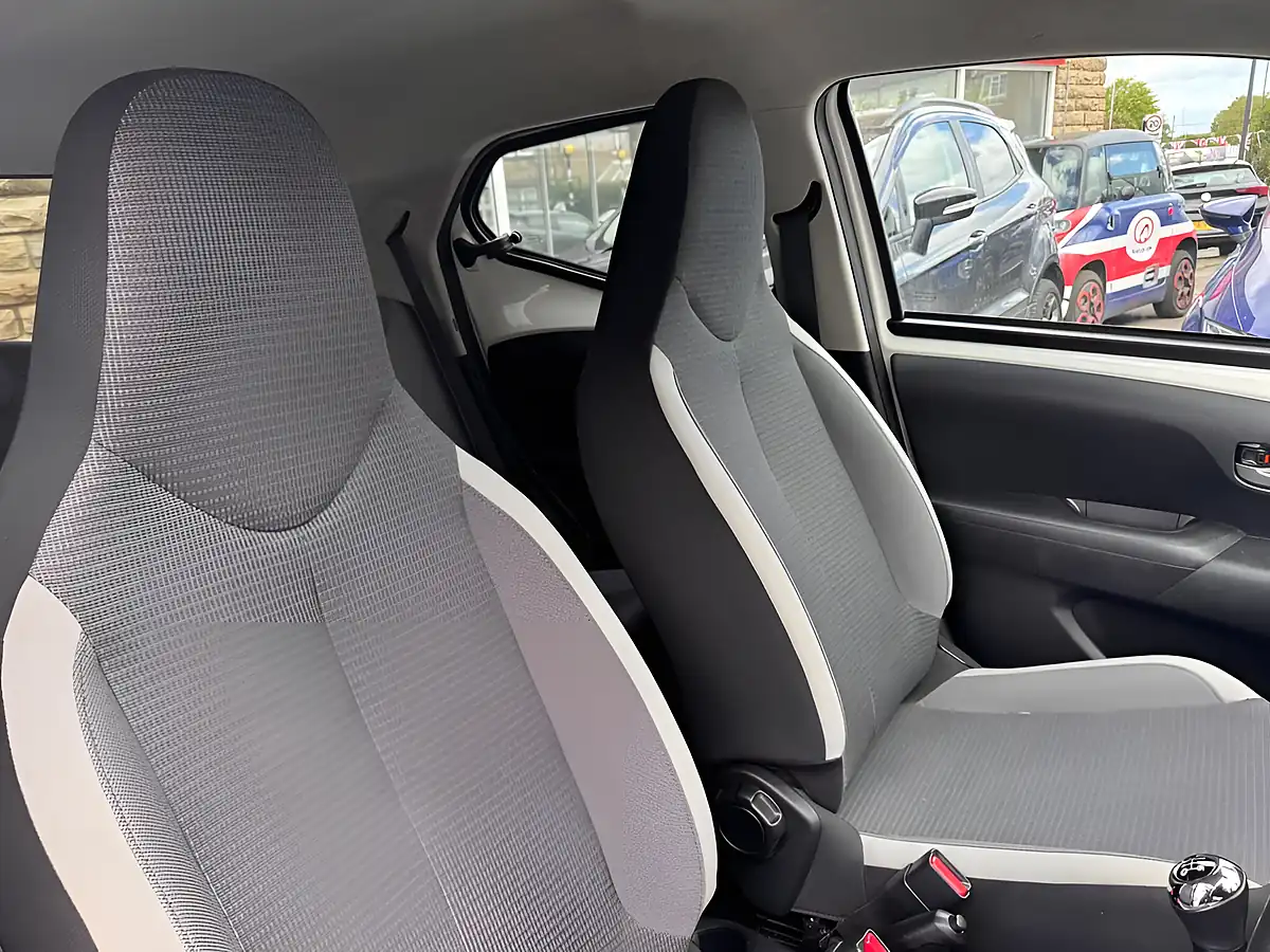 Used 2021 Toyota Aygo X-Trend Tss White - Interior and Exterior details 12