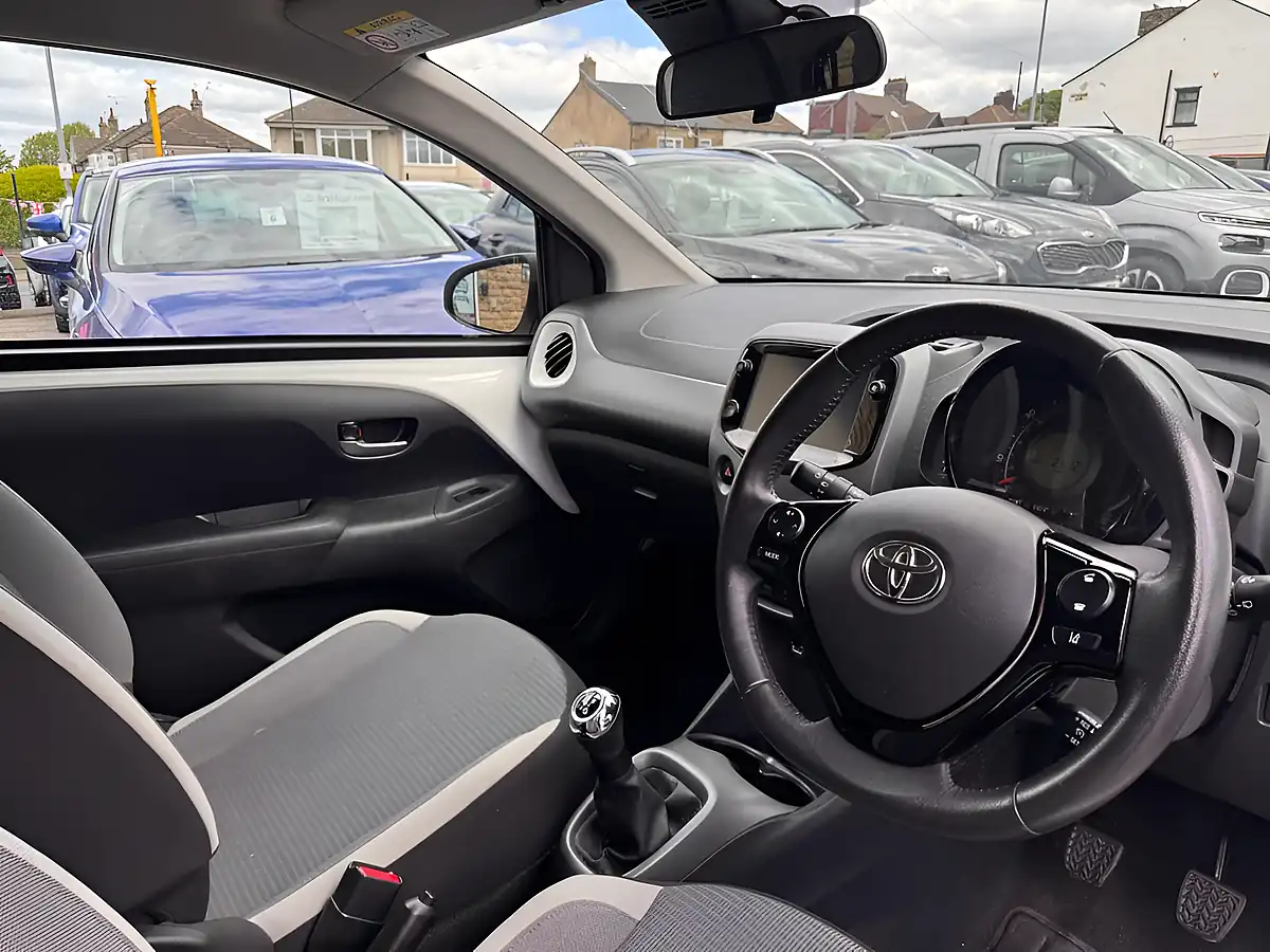Used 2021 Toyota Aygo X-Trend Tss White - Interior and Exterior details 13