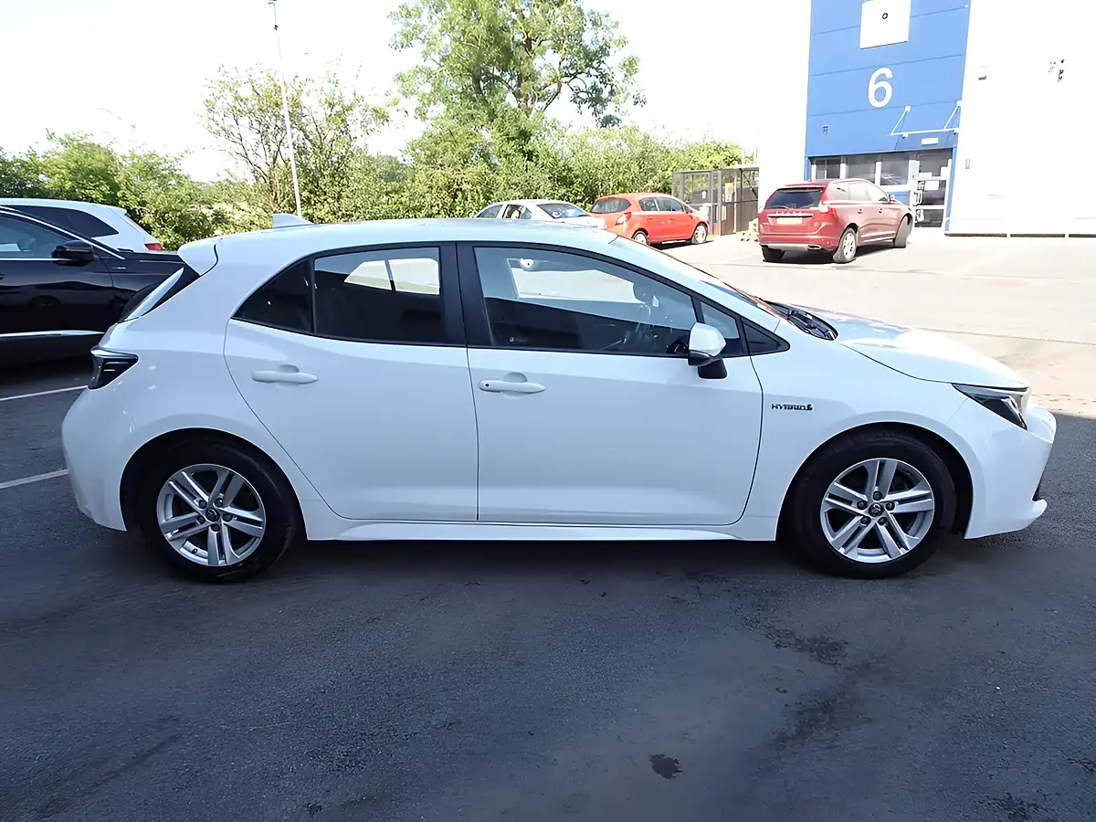 Used 2021 Toyota Corolla Icon Pure White - Interior and Exterior details 8