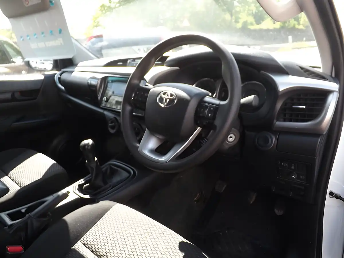 Used 2021 Toyota Hi-Lux Active White - Interior and Exterior details 10