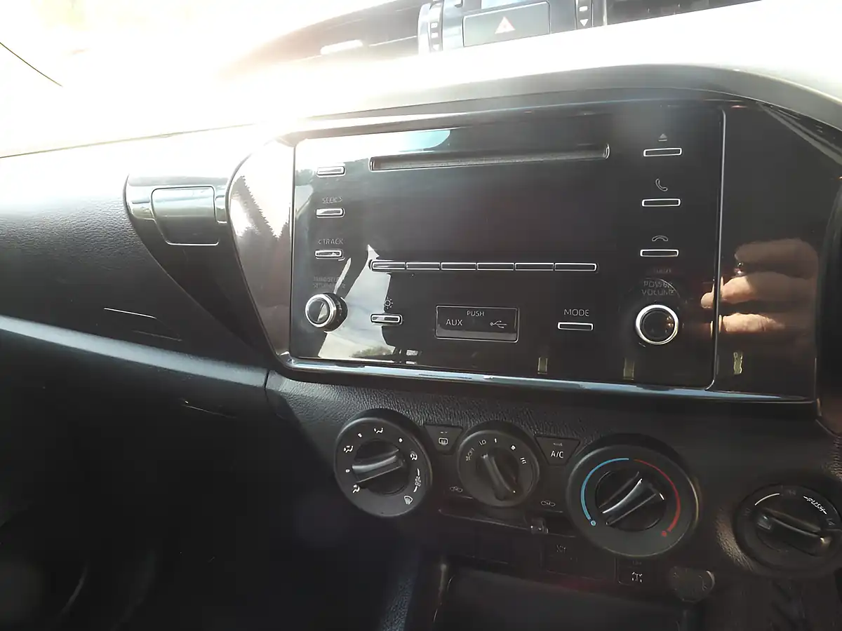 Used 2021 Toyota Hi-Lux Active White - Interior and Exterior details 12