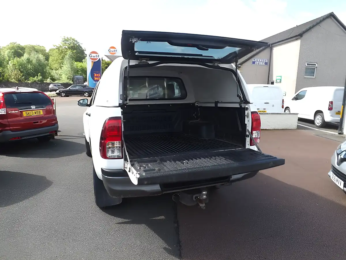 Used 2021 Toyota Hi-Lux Active White - Interior and Exterior details 7