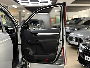 Used 2021 Toyota Hilux Invincible 4WD Dcb Silver - Interior and Exterior details 14