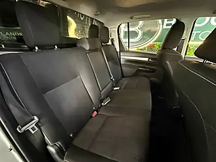 Used 2021 Toyota Hilux Invincible 4WD Dcb Silver - Interior and Exterior details 17