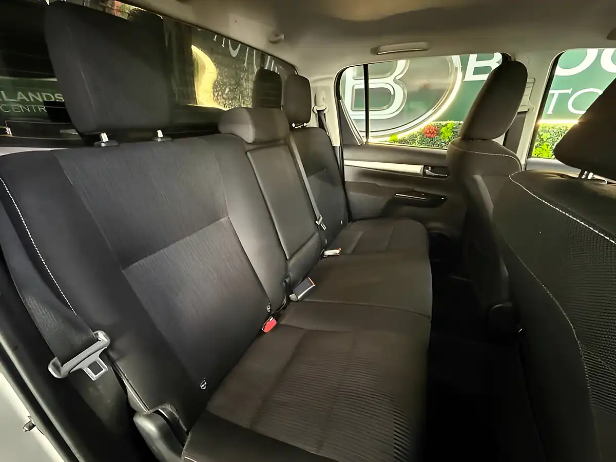 Used 2021 Toyota Hilux Invincible 4WD Dcb Silver - Interior and Exterior details 17