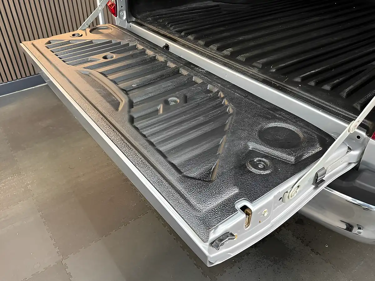 Used 2021 Toyota Hilux Invincible 4WD Dcb Silver - Interior and Exterior details 20