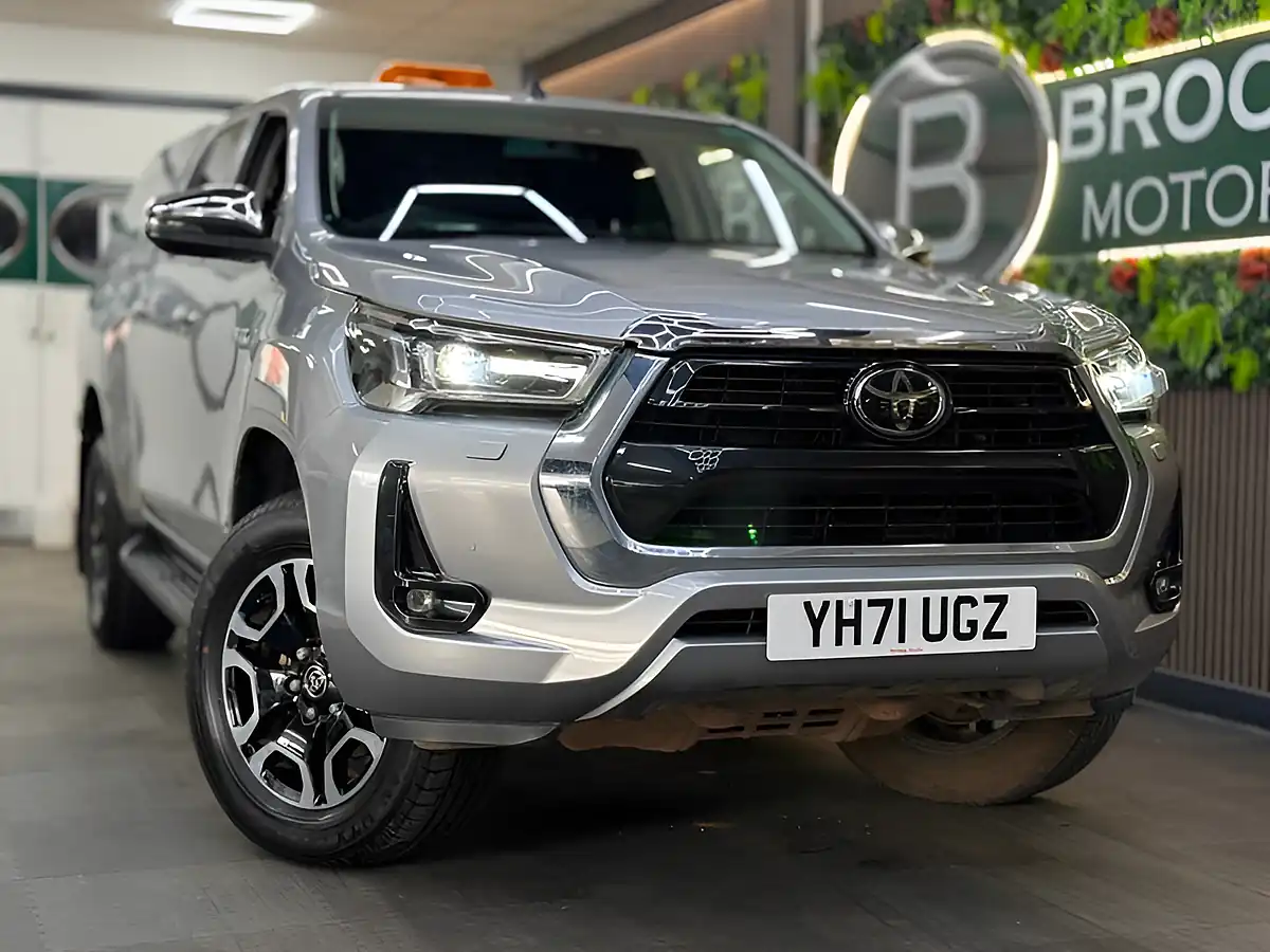 Used 2021 Toyota Hilux Invincible 4WD Dcb Silver - Interior and Exterior details 3