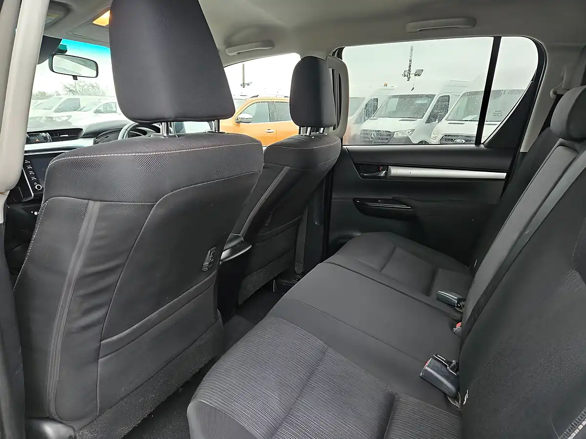 Used 2021 Toyota Hilux Invincible D-Xd Silver - Interior and Exterior details 10