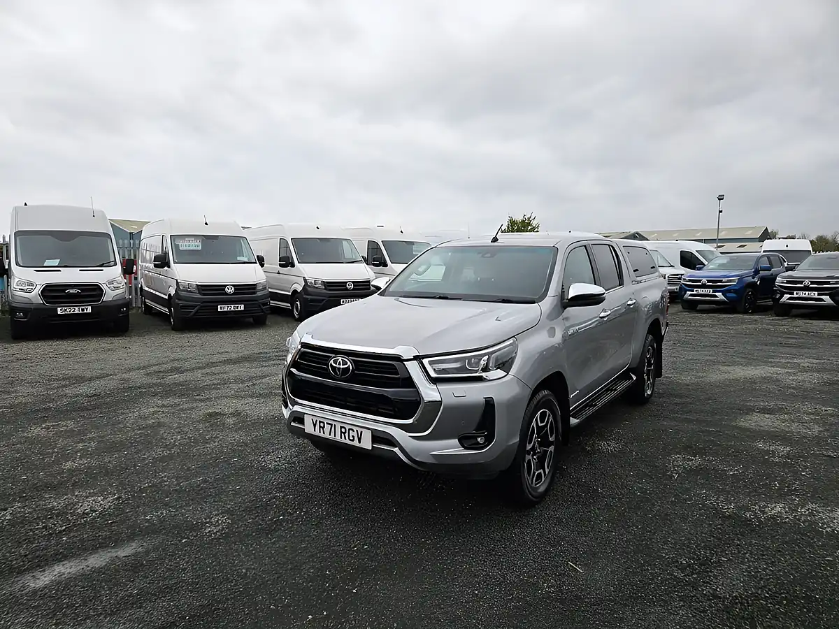 Used 2021 Toyota Hilux Invincible D-Xd Silver - Interior and Exterior details 4