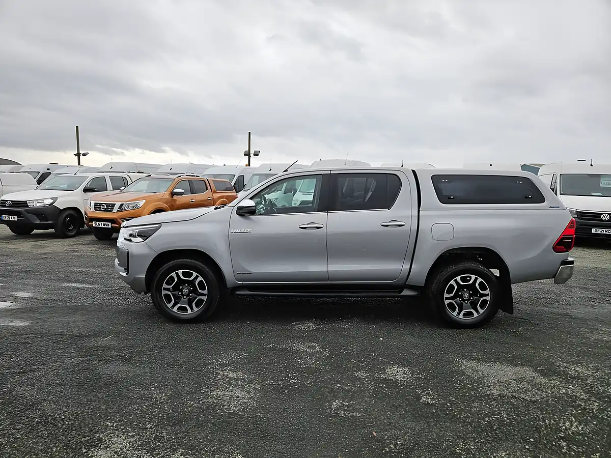 Used 2021 Toyota Hilux Invincible D-Xd Silver - Interior and Exterior details 5