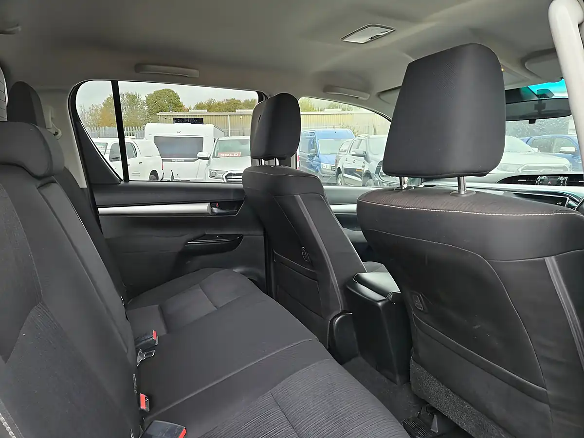 Used 2021 Toyota Hilux Invincible D-Xd Silver - Interior and Exterior details 9