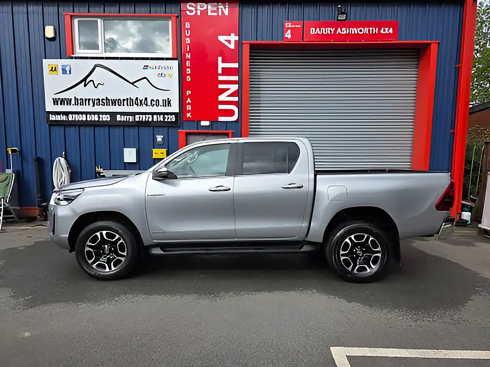 Used 2021 Toyota Hilux Invincible Dcb Silver - Interior and Exterior details 5