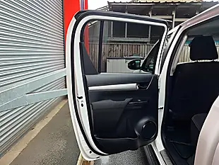 Used 2021 Toyota Hilux Invincible Dcb White - Interior and Exterior details 17