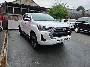 Used 2021 Toyota Hilux Invincible Dcb White - Interior and Exterior details 3