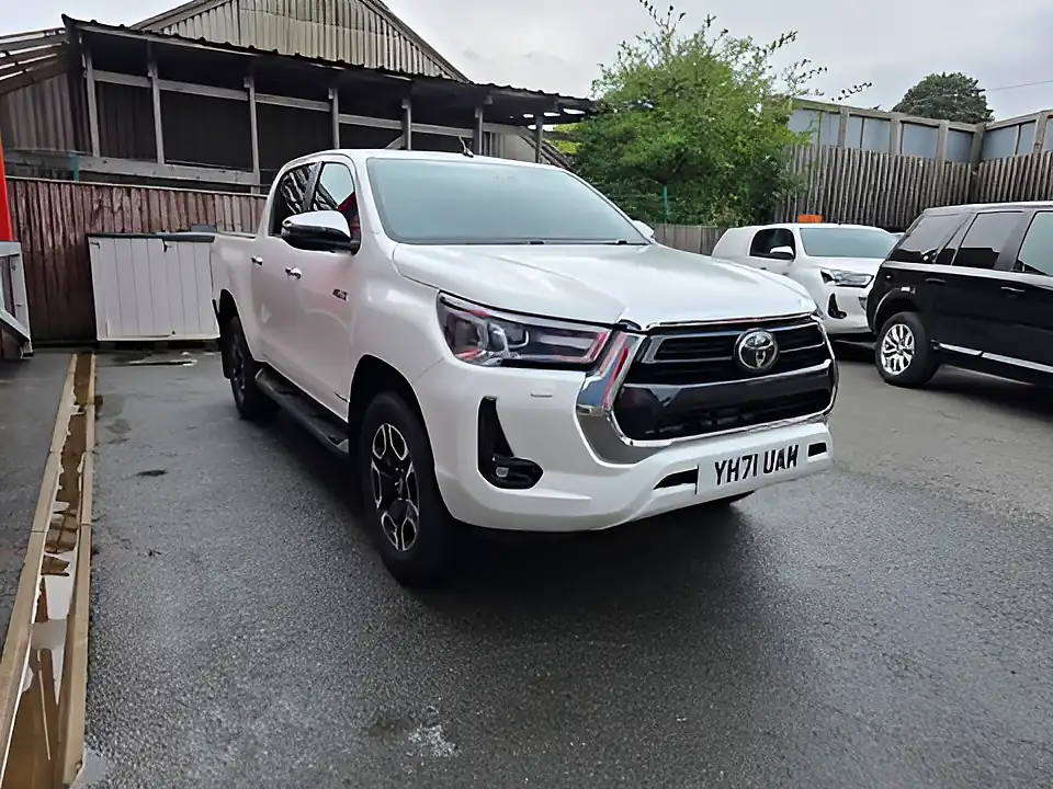 Used 2021 Toyota Hilux Invincible Dcb White - Interior and Exterior details 3