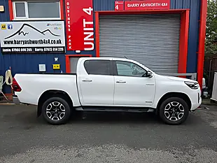 Used 2021 Toyota Hilux Invincible Dcb White - Interior and Exterior details 4