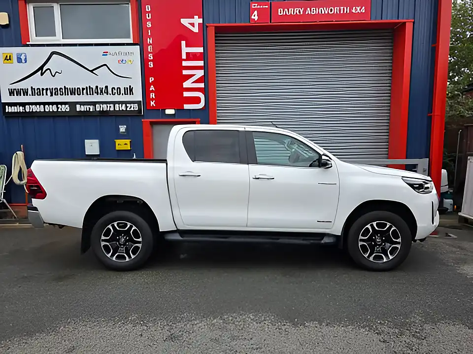 Used 2021 Toyota Hilux Invincible Dcb White - Interior and Exterior details 4