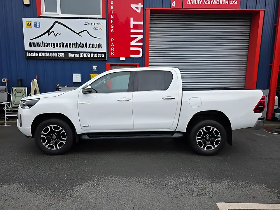 Used 2021 Toyota Hilux Invincible Dcb White - Interior and Exterior details 5