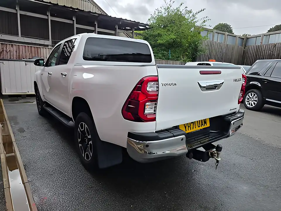 Used 2021 Toyota Hilux Invincible Dcb White - Interior and Exterior details 6