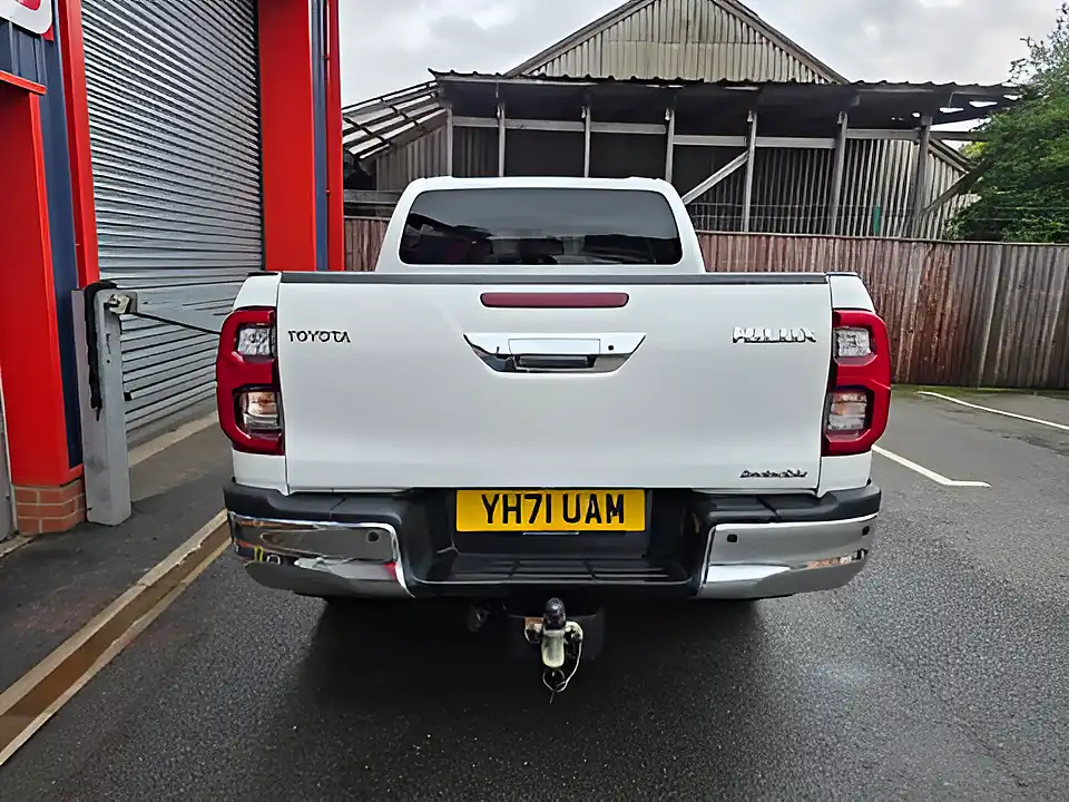 Used 2021 Toyota Hilux Invincible Dcb White - Interior and Exterior details 7