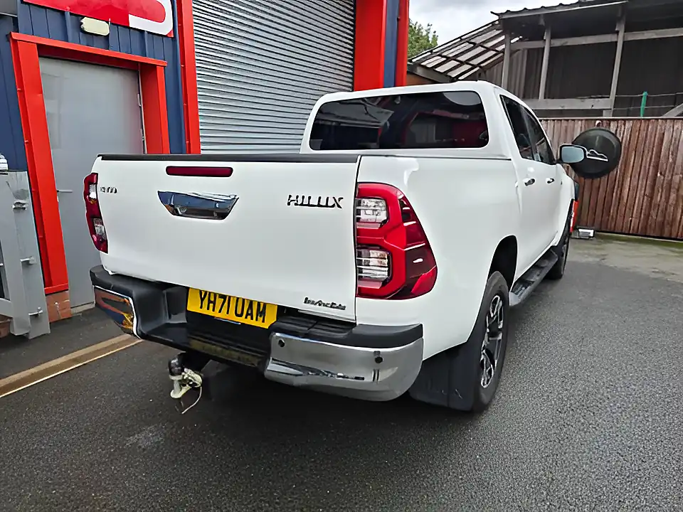 Used 2021 Toyota Hilux Invincible Dcb White - Interior and Exterior details 8