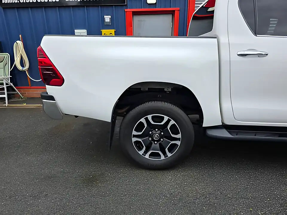 Used 2021 Toyota Hilux Invincible Dcb White - Interior and Exterior details 9