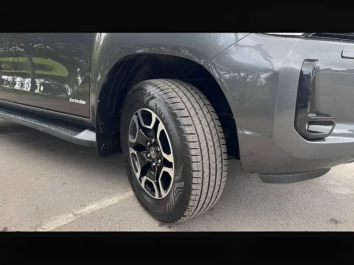 Used 2021 Toyota Hilux Invincible Grey - Interior and Exterior details 20
