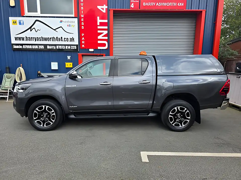 Used 2021 Toyota Hilux Invincible Grey - Interior and Exterior details 5